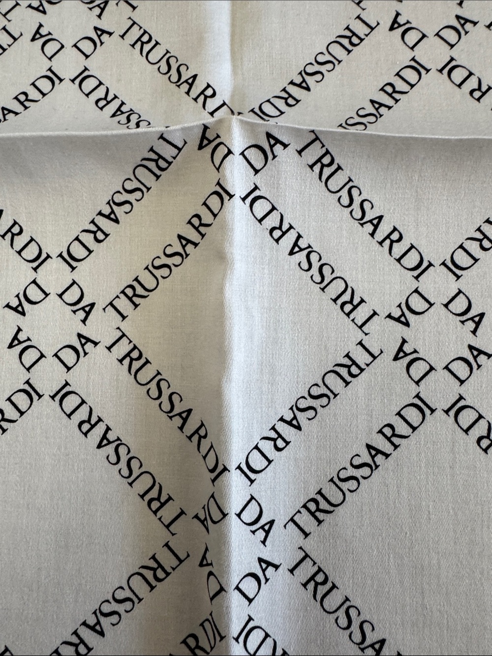 Trussardi Black, White & Gold Chain Frame Logo cotton Scarf - Picture 4 of 6
